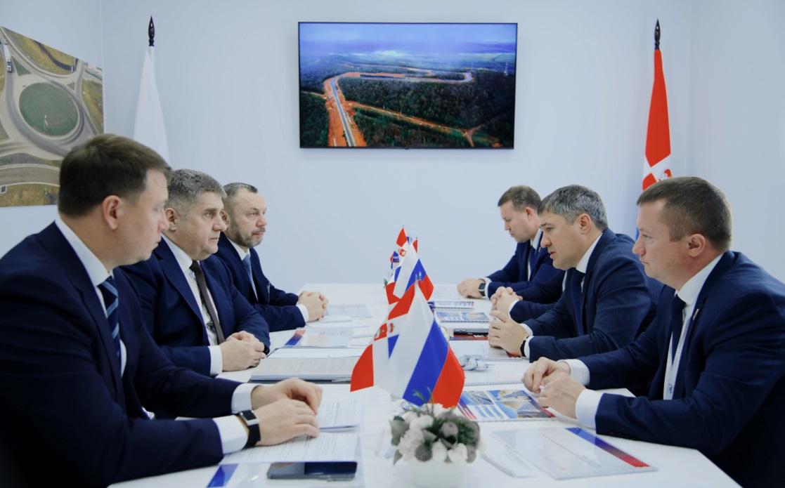 В приоритете - безопасность! Губернатор Дмитрий Махонин и глава Росавтодора Роман Новиков обсудили ключевые дорожные проекты в Прикамье
