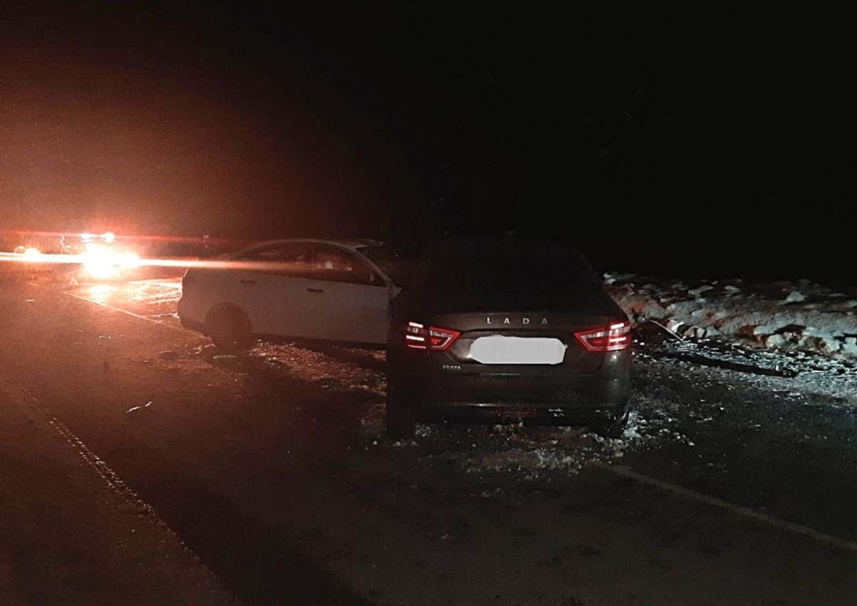На трассе Кунгур - Соликамск при столкновении LADA Vesta с Nissan пострадал человек