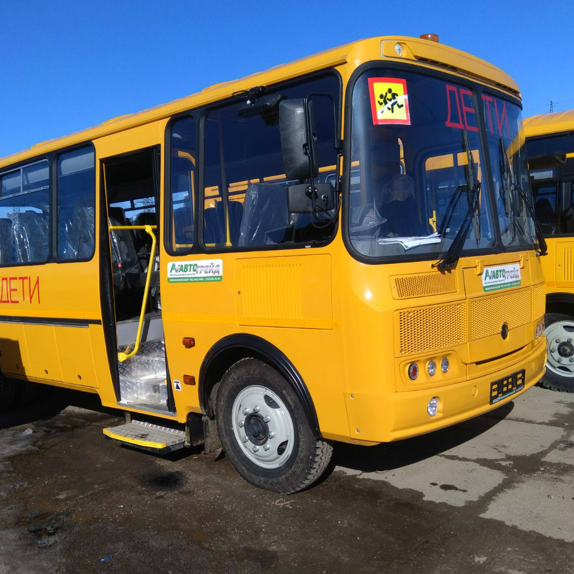 Автопарк управления образования Кизела пополнился новым автобусом