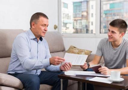 В Губахе пенсионера за фиктивную регистрацию в своих квартирах трёх человек будут судить