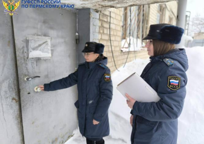 В Гремячинске мать работника, погибшего из-за рухнувшего козырька с глыбой снега, получила компенсацию морального вреда