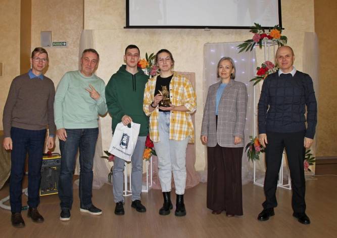 Юбилейный раунд –  за «Профессионалами». На профсоюзных интеллектуальных играх «Метафракс Кемикалс» в очередной раз определили самых эрудированных