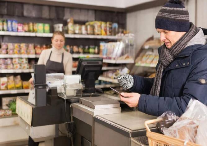 В Кизеле мужчина украл деньги с банковской карты работника железной дороги