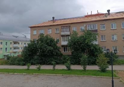 Работы на высоте. В Губахинском округе в этом году будут заменены крыши двух десятков домов