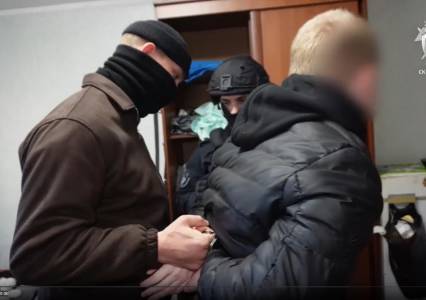 В Пемском крае предъявили обвинение четверым участникам организованной группы, скупавшим банковские карты у несовершеннолетних