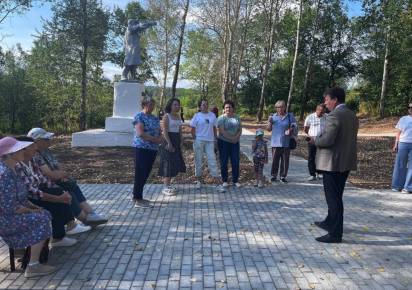 Старому парку – новую жизнь. В посёлке Широковском после ремонта открыли сквер