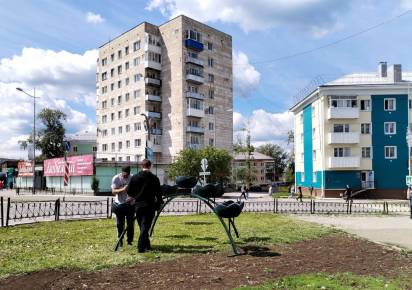 В Губахе начали установку новых элементов благоустройства