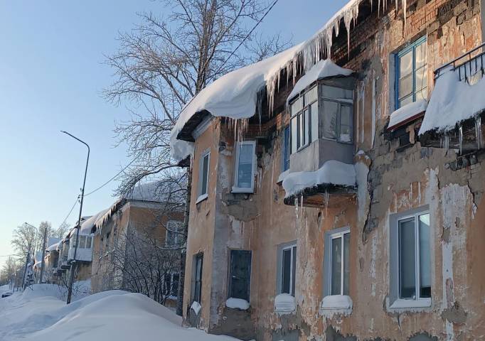 Сосульки для жизни опасны. В Губахинском округе на КЧС с представителями управляющих компаний обсудили очистку крыш от снега и наледи
