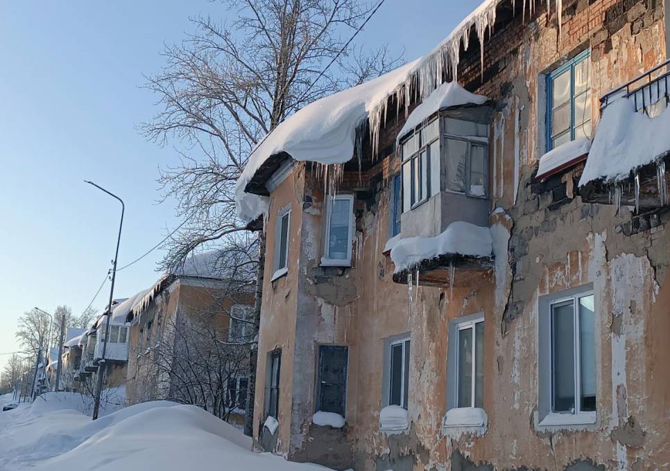 Сосульки для жизни опасны. В Губахинском округе на КЧС с представителями управляющих компаний обсудили очистку крыш от снега и наледи