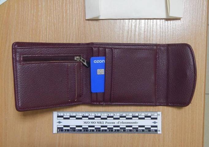 В Губахе супружеская пара потеряла наркотики на детской площадке 