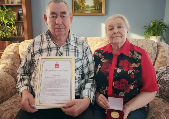 О любви неиссякаемой и дефицитной. Беседуем с парой из Гремячинска и ищем советов психолога для родителей подростка