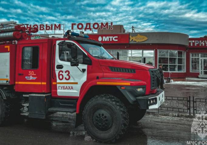 В одном из торговых павильонов на площади в Губахе произошло замыкание