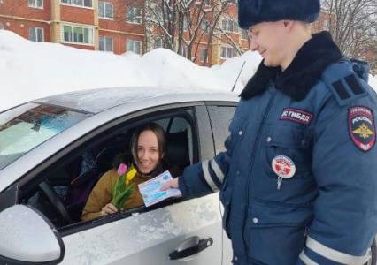 Губахинских автолюбительниц отметили в МВД