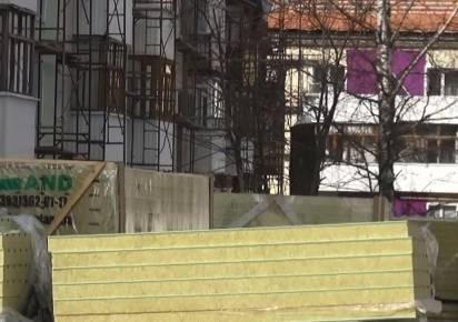 В Губахе зафиксированы неоднократные кражи материалов, которые применяются при обшивке фасадов домов на проспекте Ленина
