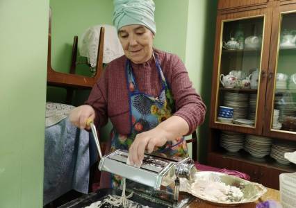 Время не наблюдать, а действовать. Волонтёры уверены, что происходящее касается всех и помочь участникам спецоперации может каждый