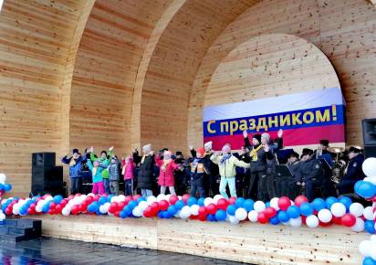 Оркестр играл и дети пели. Сегодня состоялось официальное открытие обновлённого парка Гагарина