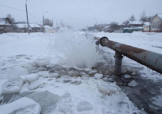 В Кизеле лопнул основной трубопровод холодного водоснабжения