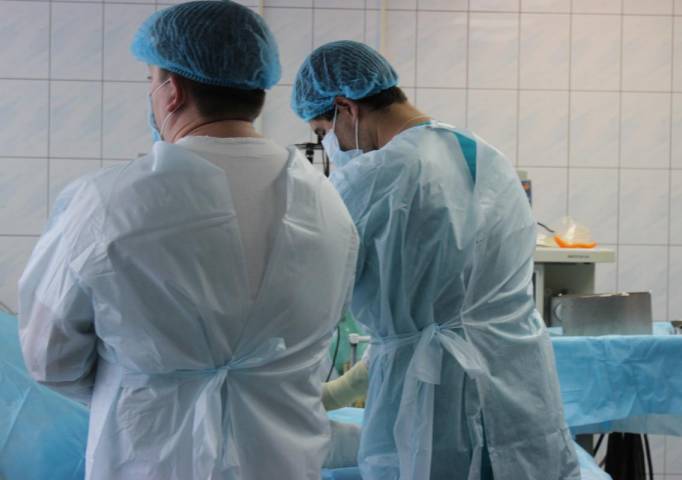 Хирурги ГКБ № 4 провели уникальную операцию по восстановлению кровотока позвоночной артерии