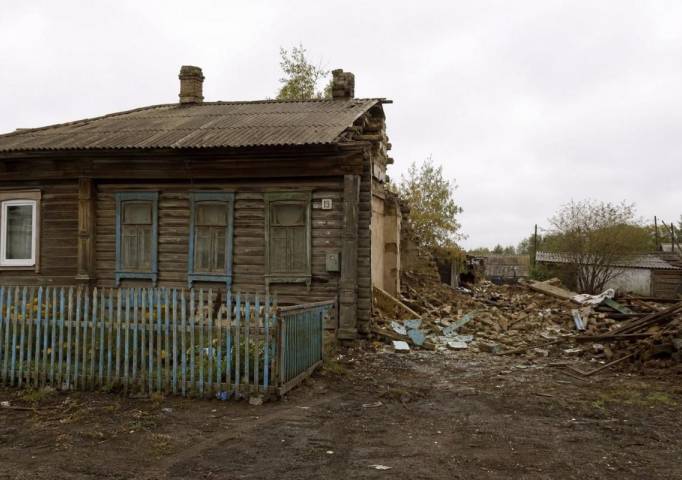 Разрушена часть двухквартирного дома: как её исключить из реестра недвижимости?