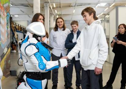 Будущее создают в Promobot. За десять лет пермская компания выпустила порядка десяти моделей роботов