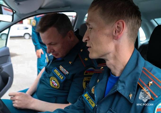 Начальнику пожарной части в Губахе вручили ключи от автомобиля