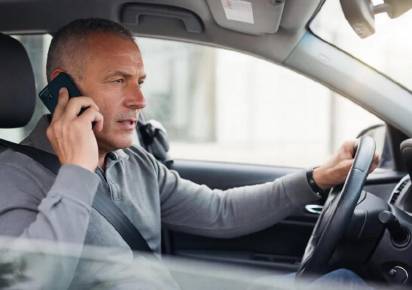 В Пермском крае водителям, разговаривающим по телефону за рулём, за прошлый год выписали более 20 тысяч штрафов