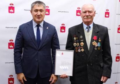 За вклад в развитие страны. Дмитрий Махонин отметил ветеранов-шахтёров и лучших работников «Метафракса»