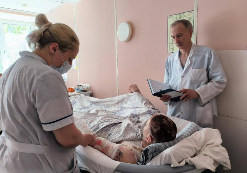 Губахинец, спасший соседку из огня, идёт на поправку, но впереди ещё не одна операция