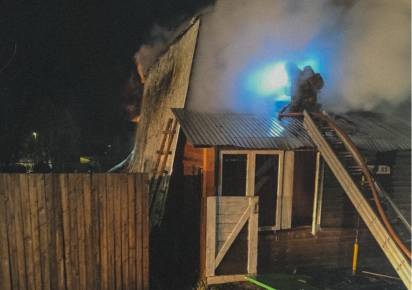 В одном из посёлков Губахинского округа пожар повредил 98 квадратных метров территории