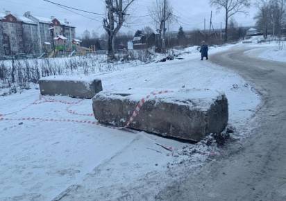 Дорога уходит под снег. Когда в Губахе выведут из аварийного состояния участок улицы Гоголя