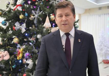 Поздравление главы Губахинского муниципального округа Николая Лазейкина с Новым 2024 годом и Рождеством