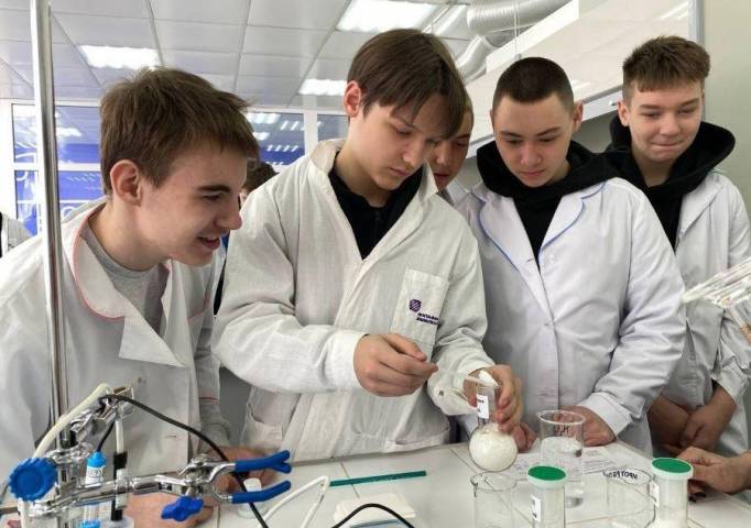 Будущее химической отрасли. В базовом учебном заведении «Метафракс Кемикалс» состоялся Единый день открытых дверей 
