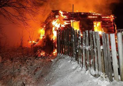 В Губахинском округе на пожаре в частном дом пострадал человек 