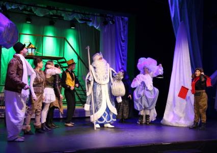 В губахинском театре состоялась премьера новогоднего интерактивного спектакля для детей