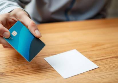 Похитительницу денег с карты гремячинца наказали на 15 тысяч