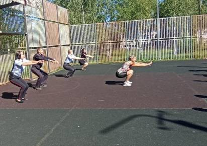 В Губахе полицейские провели зарядку для детей и взрослых