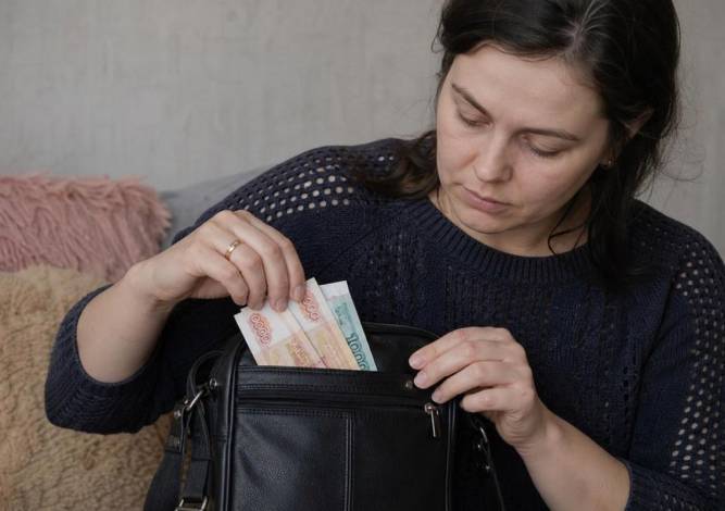 Следователи МО МВД России «Губахинский» направили дело жительницы Кизела, обокравшей знакомого, в суд
