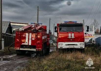 Следком проводит проверку по факту гибели женщины при пожаре в посёлке Углеуральском