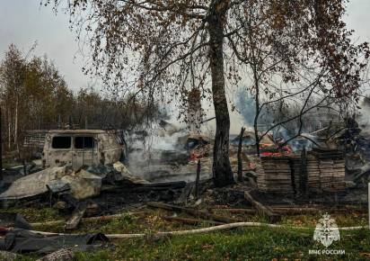 В посёлке Губахинского округа сгорел дом с надворными постройками