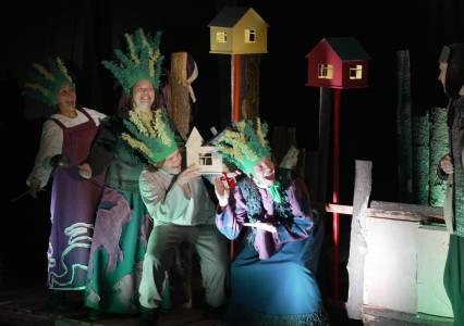 Зайцы утонуть не дали. Артисты камерного театра «Доминанта» новый сезон начали с премьеры