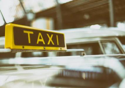 В Госдуме приняли закон о запрете трудоустройства в такси граждан с судимостью