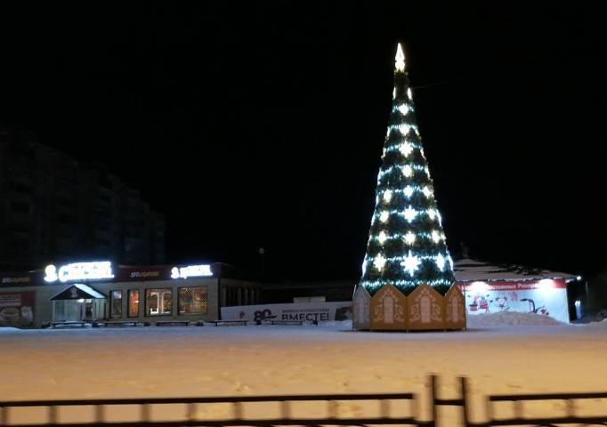 Дед Мороз и Снегурочка готовы поздравить детей Губахи за 2-2,5 тысячи рублей