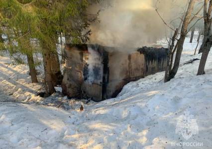 На одной из губахинских улиц сгорел гараж