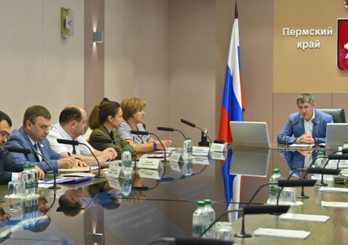 Успеть до начала лета. Дмитрий Махонин поручил главам территорий завершить контрактацию по проектам в сфере благоустройства до 1 июня