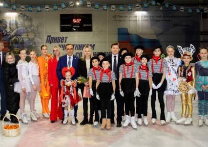 В благодарность – ледовое шоу. Депутат Заксобрания Армен Гарслян встретился с губахинскими фигуристами  и их тренером