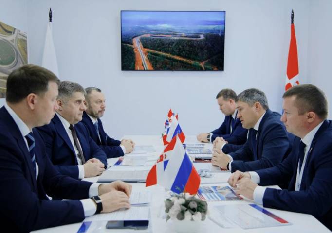 В приоритете - безопасность! Губернатор Дмитрий Махонин и глава Росавтодора Роман Новиков обсудили ключевые дорожные проекты в Прикамье