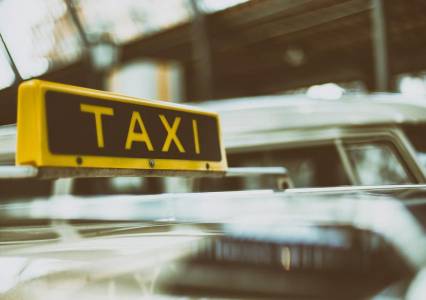 Инициатива привести машины такси к единой цветовой гамме одобрена краевыми депутатами