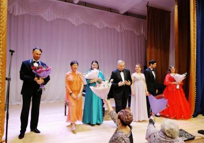 В преддверии новогодних праздников в Губахе состоялся концерт артистов пермской оперы