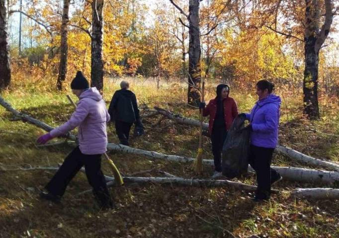 Время собирать листья. В Губахинском округе в трёхдневном марафоне чистоты участвовали почти триста человек